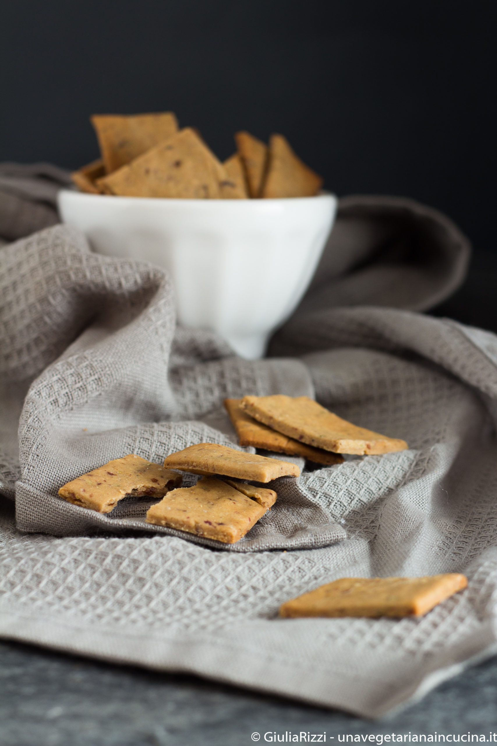 Crackers senza glutine alle olive con farina di castagne
